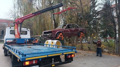 У Львові за тиждень з вулиць забрали 9 покинутих автівок
