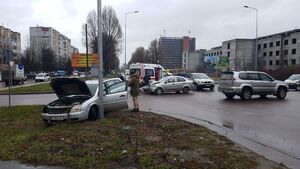 У Львові на перехресті зіштовхнулись два легковика (відео, фото)