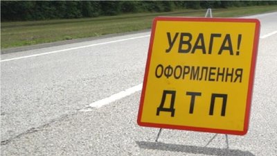 У Львівському районі неповнолітній мотоцикліст скоїв наїзд на жінку