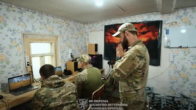 У 80-ій бригаді показали школу: щоденники тут не перевіряють, але вчителі дуже вимогливі
