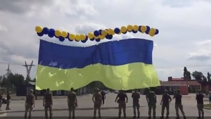 На окуповані території Луганщини запустили величезний український прапор (ВІДЕО)