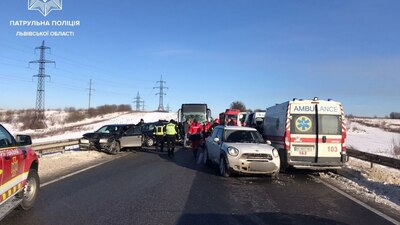 На Львівщині через ДТП ускладнено рух транспорту 