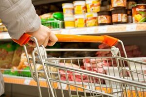 Зима буде непростою: які запаси продуктів рядять зробити українцям