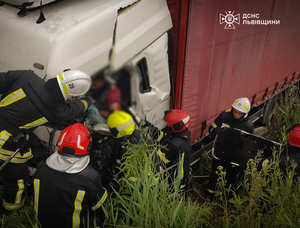 Рятувальники деблокували тіла загиблих у ДТП на Львівщині (ФОТО)