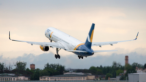 Вперше цього року до Львова завітав єдиний в Україні "Boeing 757-300" (фоторепортаж)