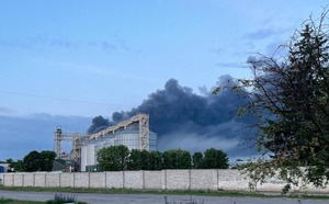 На окупованій Луганщині масштабна пожежа на військовому об’єкті (ФОТО)