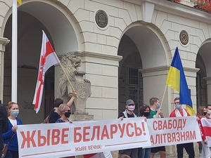 У Львові вшанували річницю початку протестів у Білорусі (ФОТО, ВІДЕО)