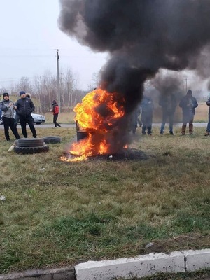 Ситуція на кордонах з Польщею: Раву-Руську — блокують, в Ягодині палять шини (ФОТО)