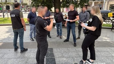 У Львові спіймали ексвикладача, який за 18 тисяч доларів допомагав ухилянту виїхати за кордон