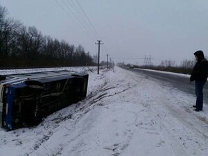 На Івано-Франківщині перекинувся рейсовий автобус