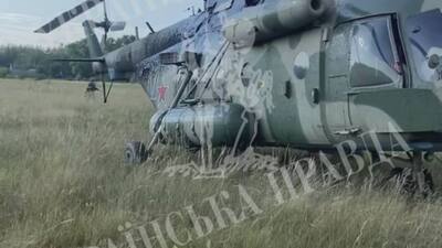 російський вертоліт Мі-8 з пілотом здався у полон в Україні (ФОТО)