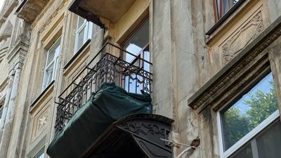 У Львові власницю квартири через суд зобов’язали відреставрувати аварійний балкон у пам’ятці архітектури