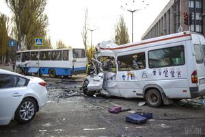 Жахлива ДТП у Кривому Розі: з'явилося відео моменту зіткнення маршрутки, автобуса і легкового автомобіля (ВІДЕО)