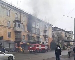 У Дрогобичі під час пожежі у багатоповерхівці обгорів чоловік