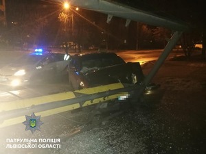 Поліція оприлюднила деталі нічної ДТП на Сихові (фото)