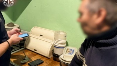 На Буковині викрили чоловіка, який шантажем змушував дітей створювати інтимні фото та відео