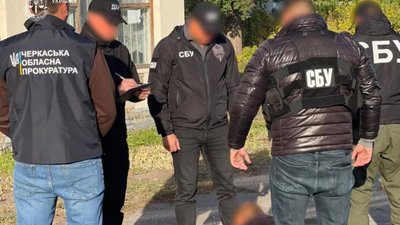 На Черкащині поліцейський обіцяв допомогти військовозобов'язаним з відстрочкою від мобілізації за $11 тисяч