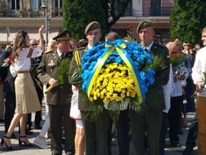 Покладання квітів до пам’ятника Тарасові Шевченку у Львові (НАЖИВО + фото)