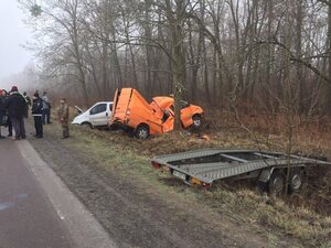 Буса склало вдвоє: через погану видимість на Волині трапилося кілька ДТП (фото)