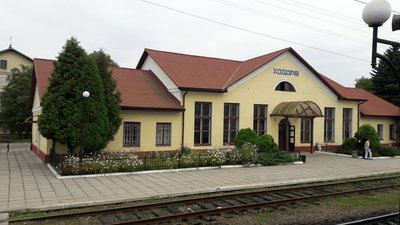 На Львівщині на залізничному вокзалі травмувався чоловік