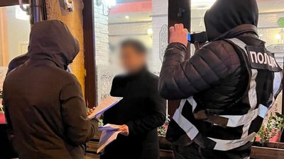 На Львівщині іноземець за тисячу доларів обіцяв посприяти у вирішенні питання з міграційною службою