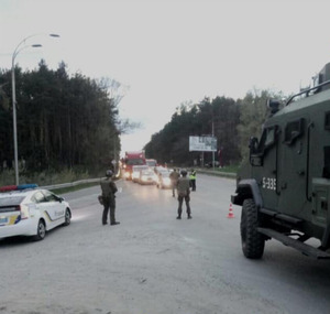 На Київщині водії стоять у кілометрових заторах (ФОТО)