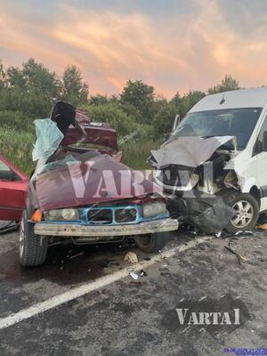 Автотроща біля Львова: надзвичайники деблоковували загиблого і постраждалих (ФОТО/ВІДЕО)