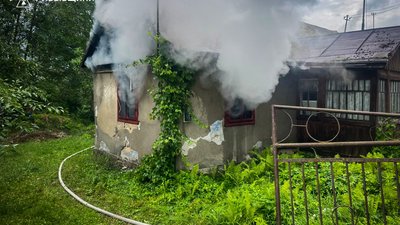 На Львівщині горів житловий будинок