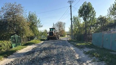У населених пунктах Львівської громади розпочали ремонтувати ґрунтові дороги
