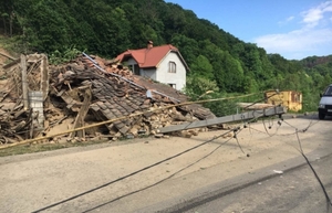 Під Мукачевом стався зсув на недіючому кар'єрі: 3 будинки зруйновано повністю (ФОТО, ВІДЕО)