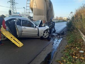 На Львівщині, внаслідок зіткнення легковика та вантажівки, загинули люди (фото)