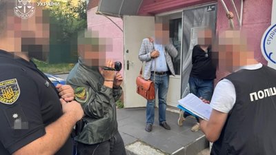 У Хмельницькому в салоні краси друкували фальшиві документи для ухилянтів