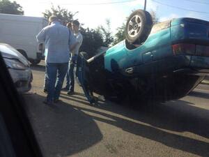 На Львівщині внаслідок ДТП перекинувся автомобіль, яким керував неповнолітній водій, травмована 5-річна дитина (фото)