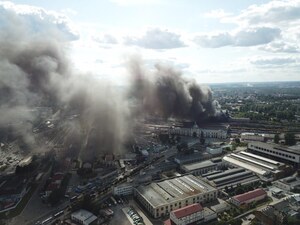 У Львові горить цех залізниці (наживо)