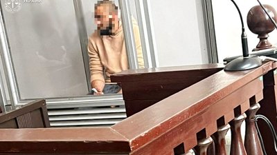 У Львові психічно хворий чоловік з ножицями кидався на дітей: нападника відправили на примусове лікування