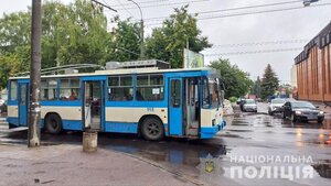 У Рівному тролейбус наїхав на жінку на пішохідному переході (ФОТО)