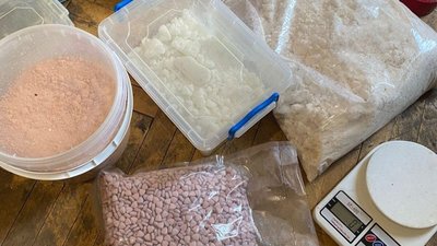 У Києві у групи осіб вилучили психотропи на 20 млн грн