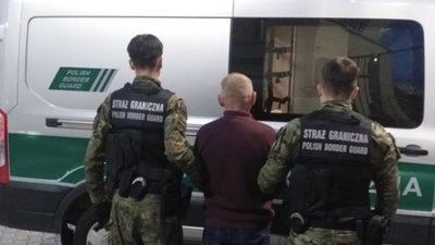 З Польщі депортували українця, який виловив відомого варшавського сома