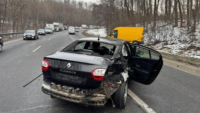 Неподалік Львова внаслідок зіткнення двох Renault постраждали жителі Тернополя (ФОТО)