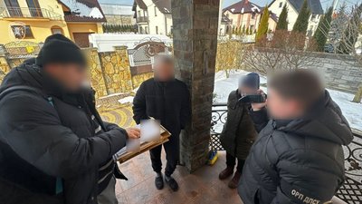 На Львівщині митник з прикордонником випускали до Польщі дезертирів та СЗЧшників за документами померлих людей