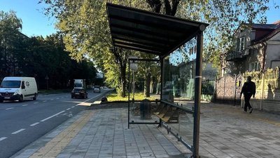 У Львові відремонтують тротуар та облаштують нову зупинку