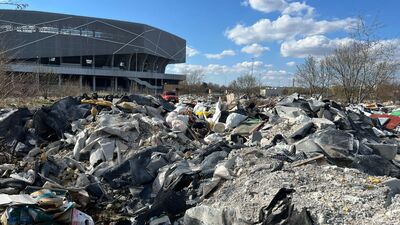 Біля стадіону «Арена – Львів» невідомі облаштували велике сміттєзвалище будівельних відходів (ФОТО)