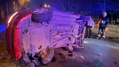 На Львівщині у ДТП перекинувся автомобіль (ФОТО)