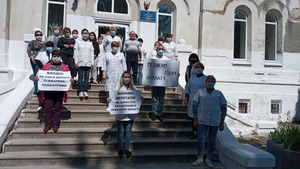 Львівські медики підтримали протестну акцію проти знищення галузі (фото, відео)