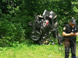 На Львівщині сталася жахлива аварія: уламки розкидані по всій дорозі (фото)