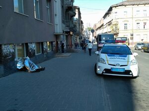 У Львові на вулиці помер чоловік (фото)