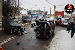 Рух повністю заблокований: відео та фото з місця масштабної ДТП у Львові (ВІДЕО, ФОТО)