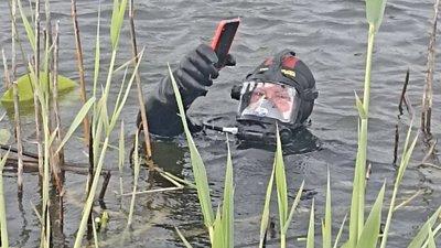 В озері на Львівщині шукають речові докази (ФОТО)