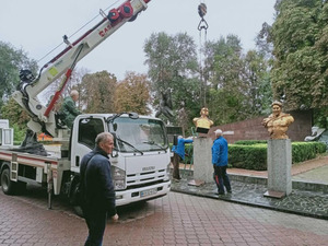 В Україні демонтували цілу алею погрудь радянських героїв (ФОТО)