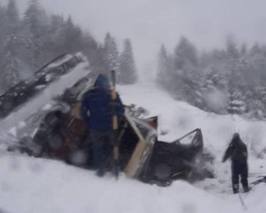 На Львівщині злетіла з дороги машина снігоочисної техніки  (фото)